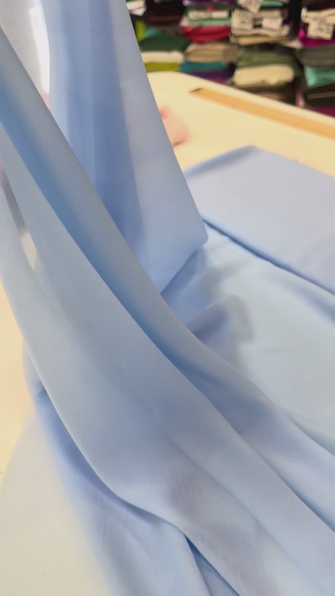 Încărcați videoclipul: Voal Chiffon Bleu