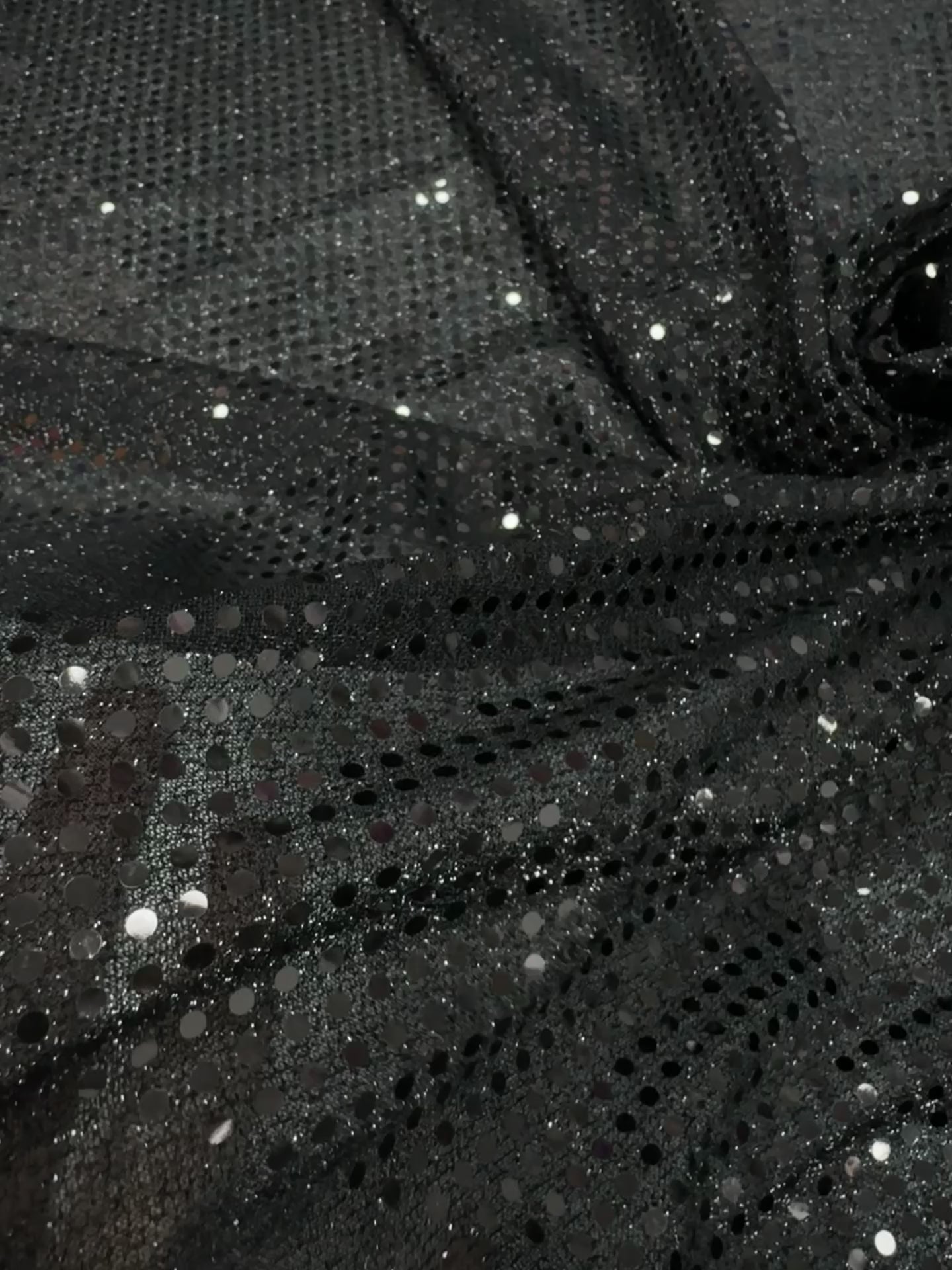 Încărcați videoclipul: Lurex negru cu paiete