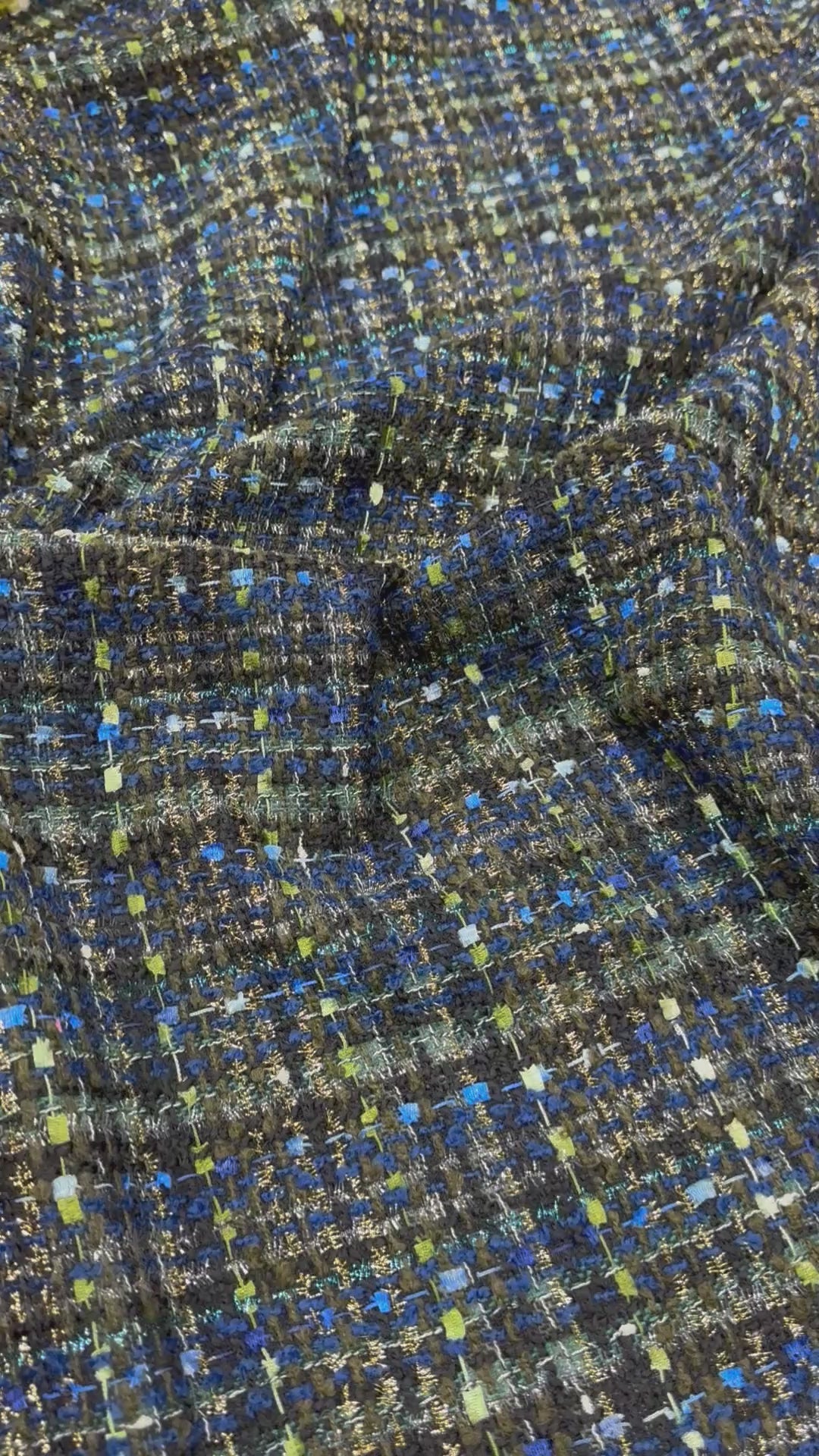 Încărcați videoclipul: Stofă Tweed cu fir lurex auriu