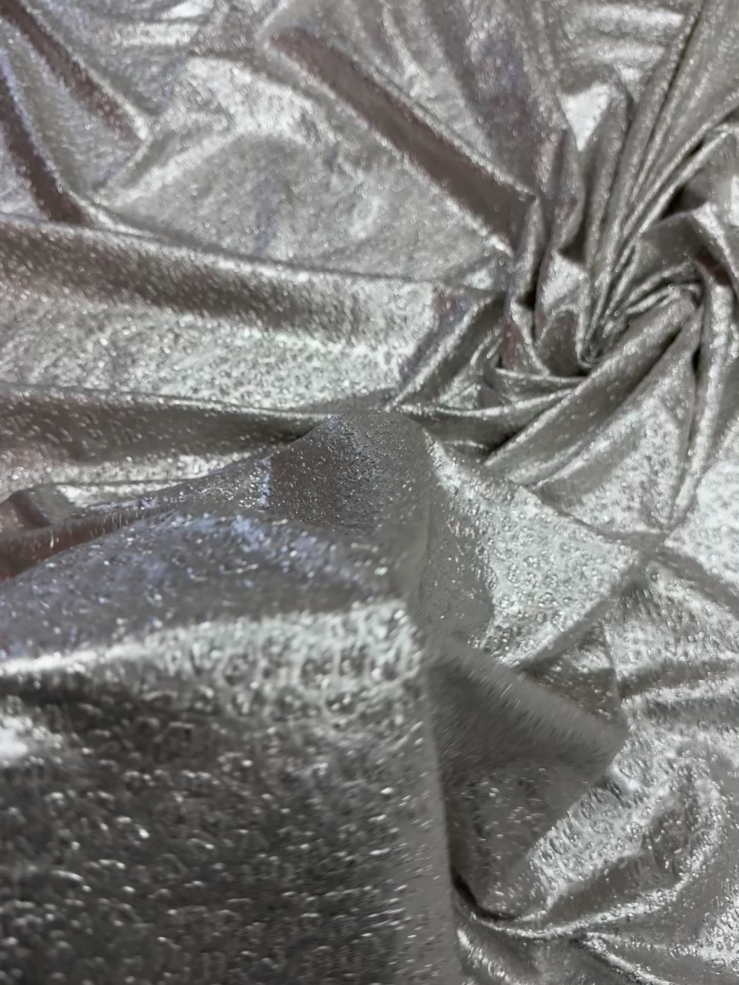 Încărcați videoclipul: Lurex Auriu Deschis