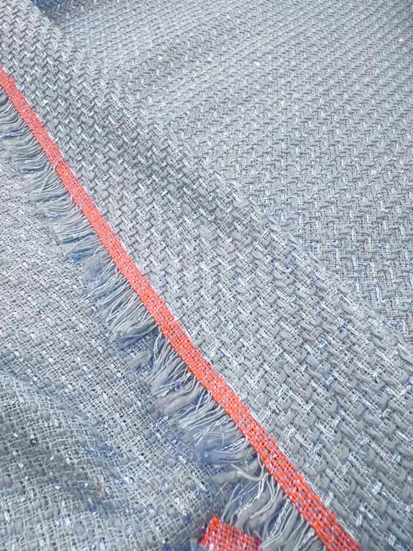 Încărcați videoclipul: Stofă Tweed Bleu Cu Paiete Fine