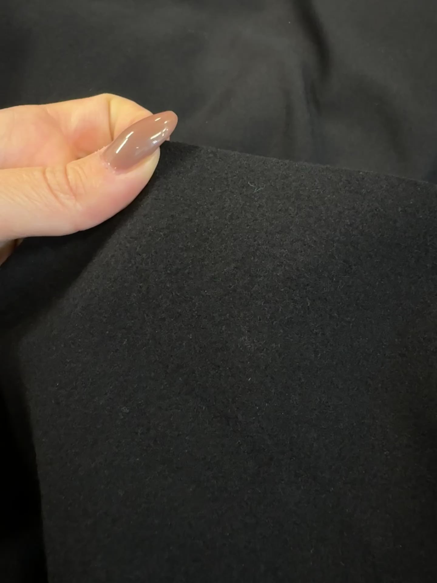 Încărcați videoclipul: Ponti Roma Calitate Superioara - Negru