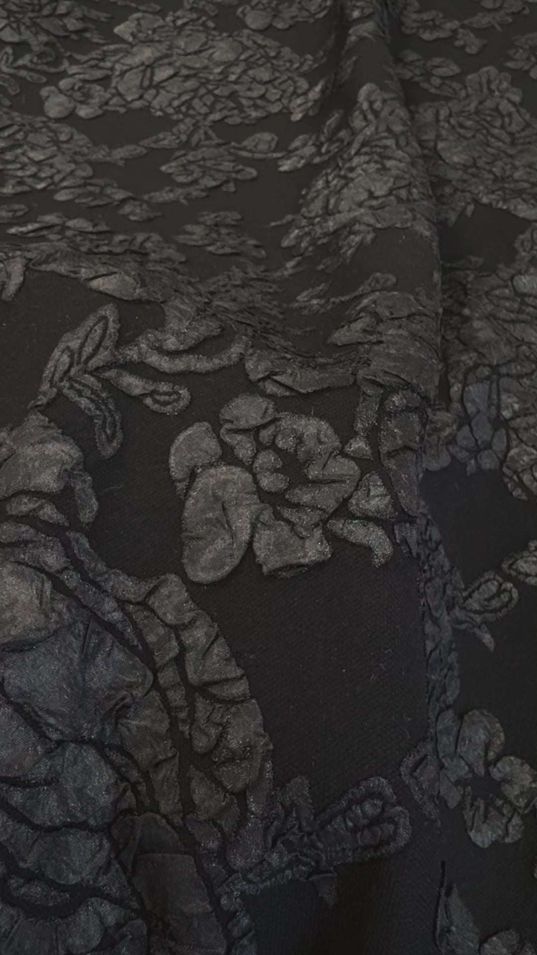 Încărcați videoclipul: Brocard Negru cu Elastan