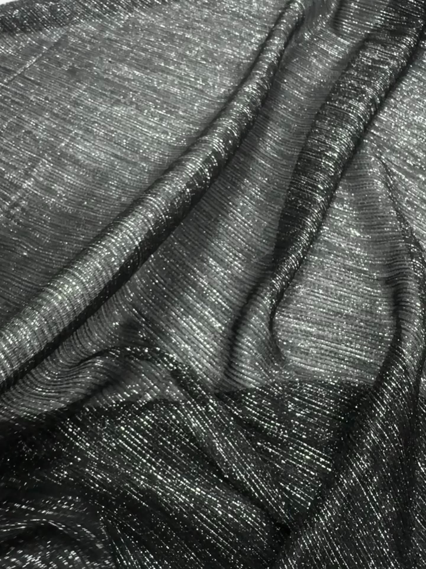 Încărcați videoclipul: Lurex Negru Cu Argintiu