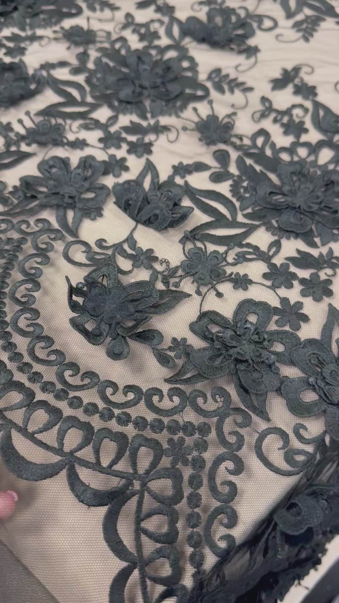 Încărcați videoclipul: Broderie 3D Pe Tull, Negru