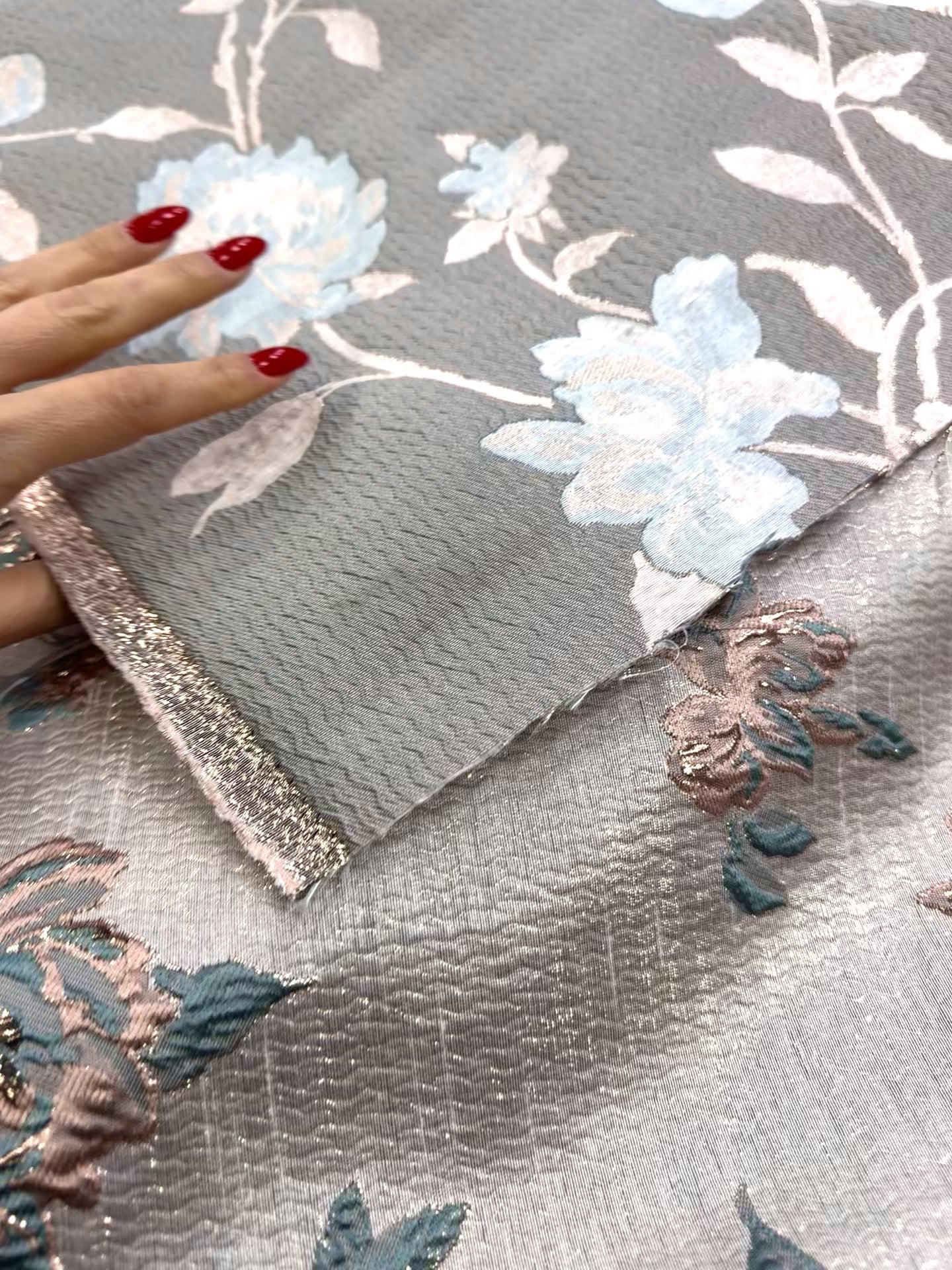 Încărcați videoclipul: Brocard Cu Fir Lame, Verde