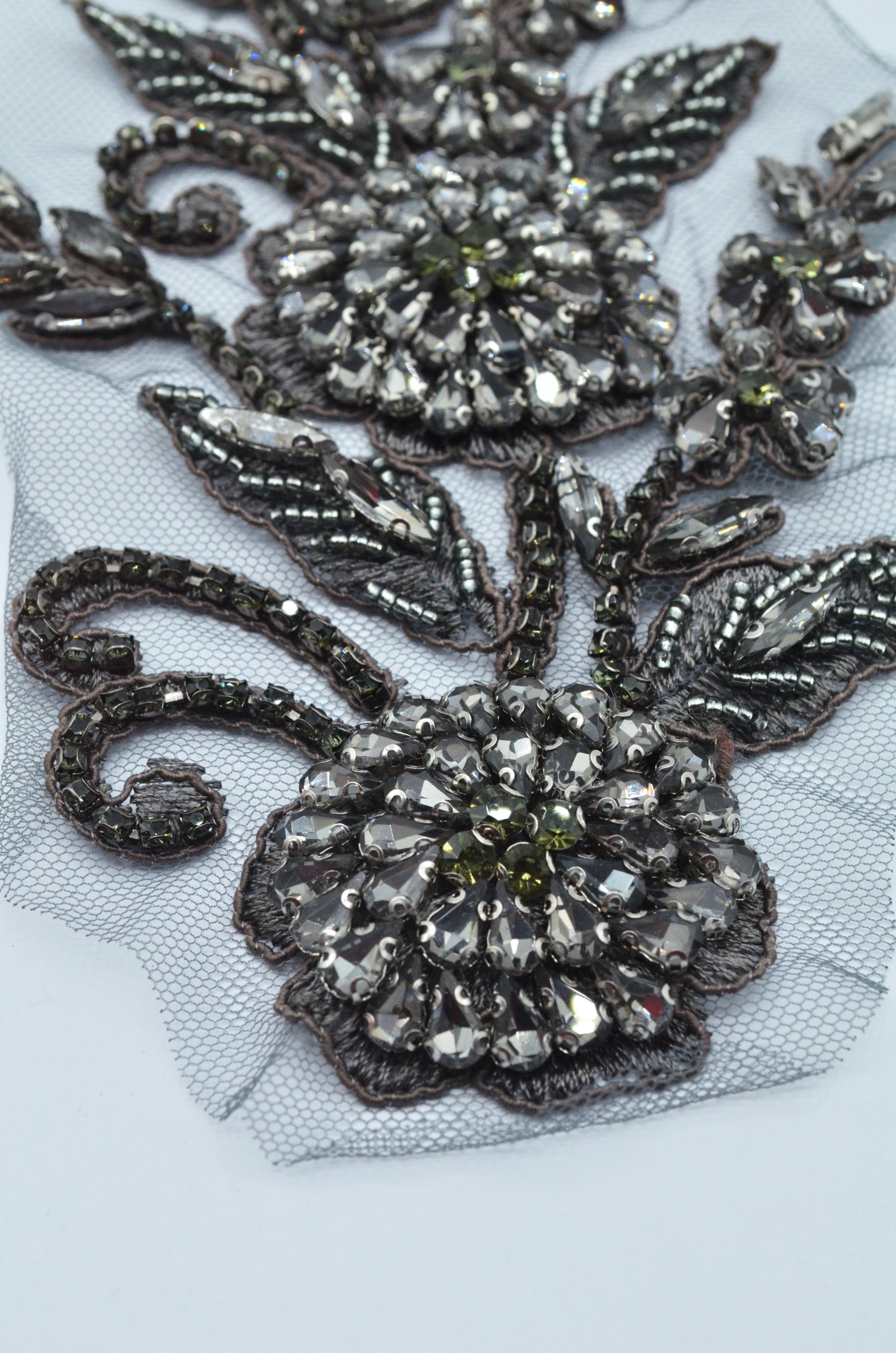 Aplicatie Broderie Pe Tull Cu Pietre 19x13cm, Gri