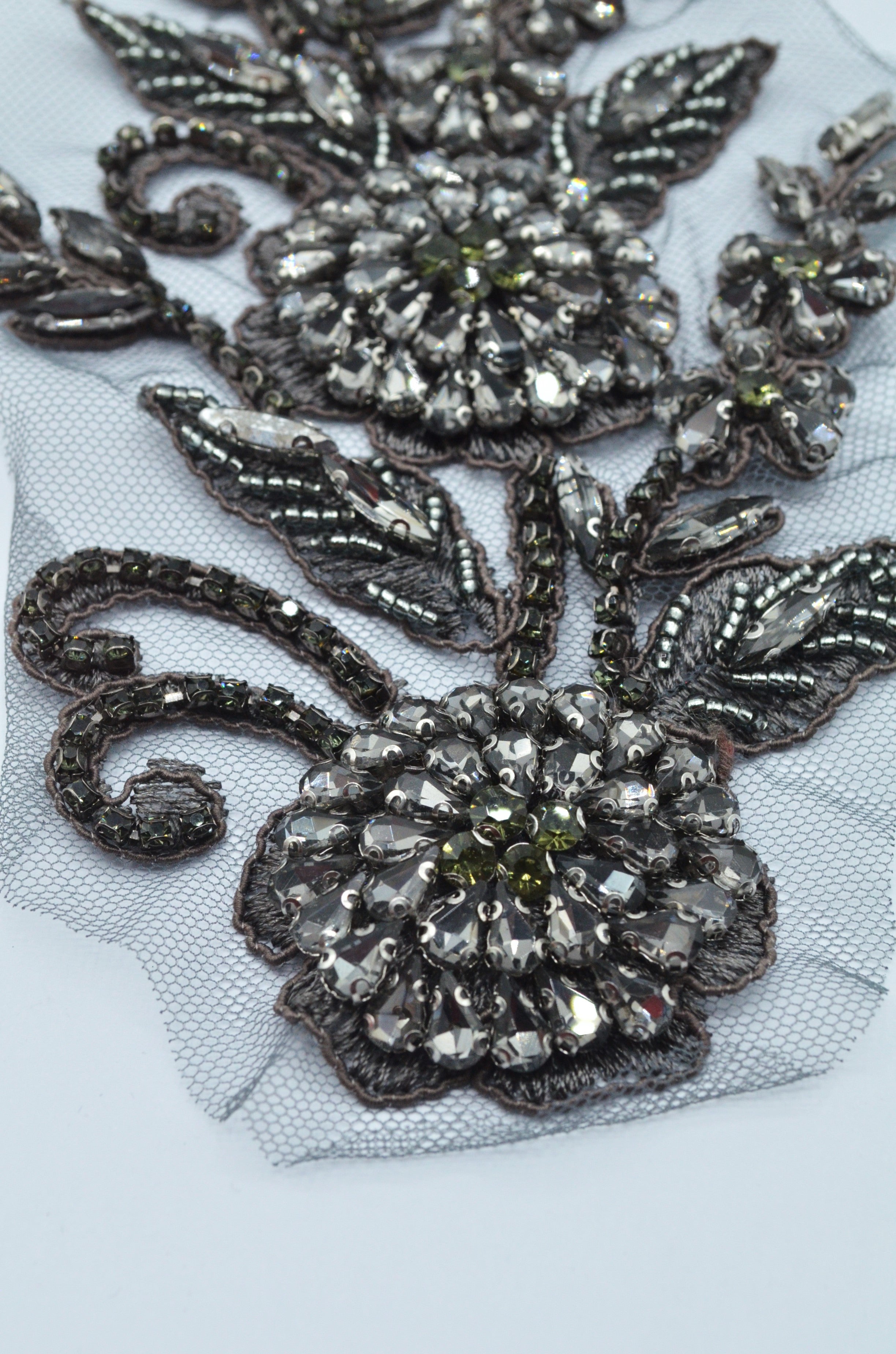 Aplicatie Broderie Pe Tull Cu Pietre 19x13cm, Gri