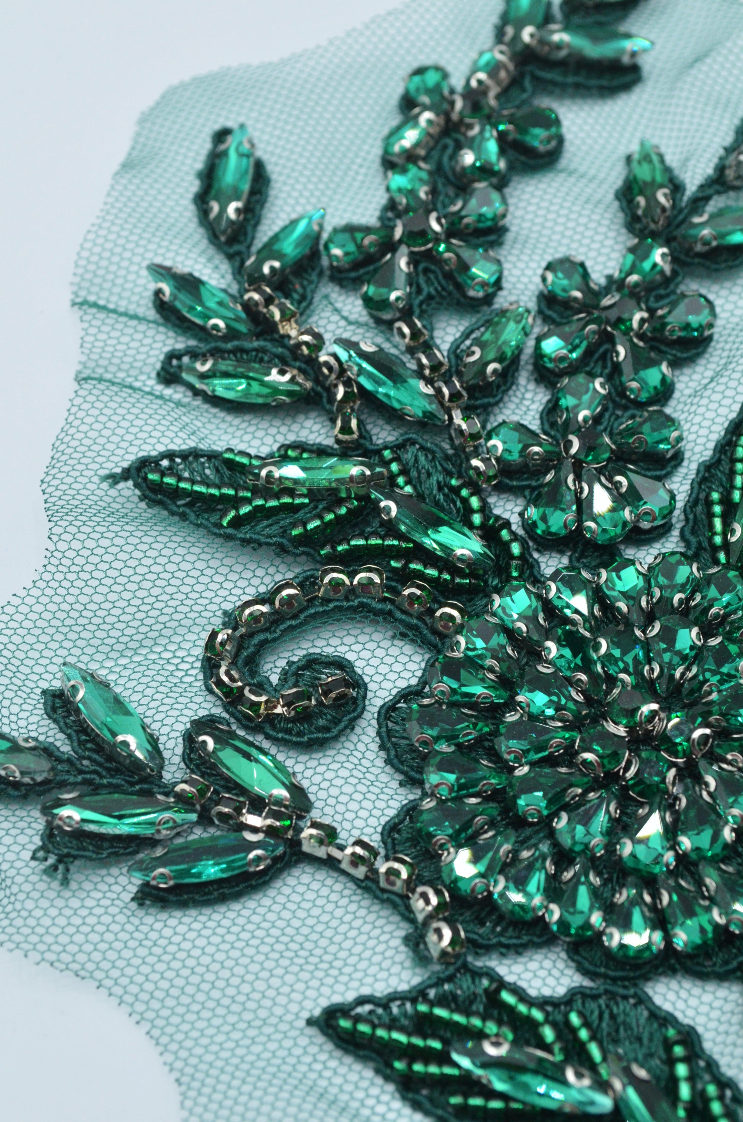 Aplicatie Broderie Pe Tull Cu Pietre 19x13cm, Verde