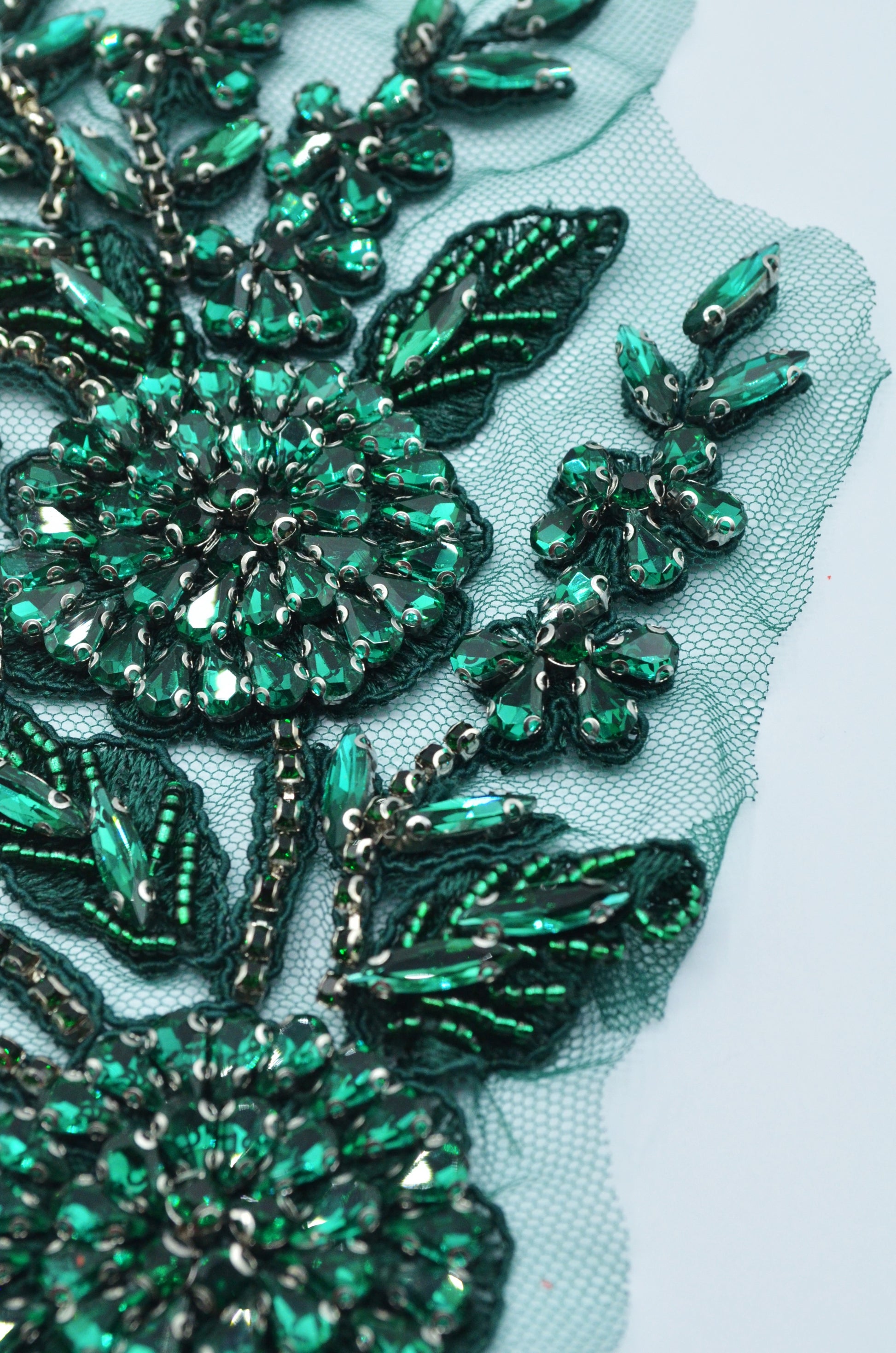 Aplicatie Broderie Pe Tull Cu Pietre 19x13cm, Verde