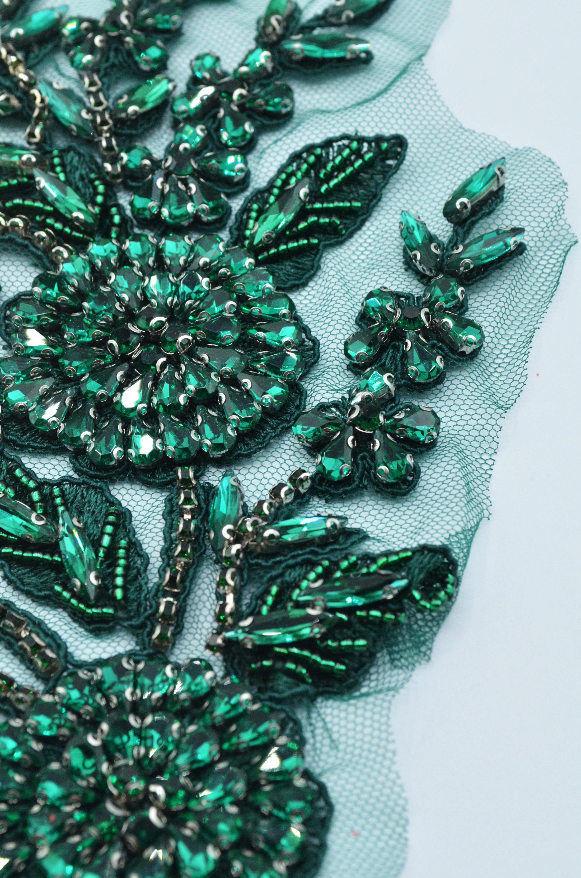 Aplicatie Broderie Pe Tull Cu Pietre 19x13cm, Verde
