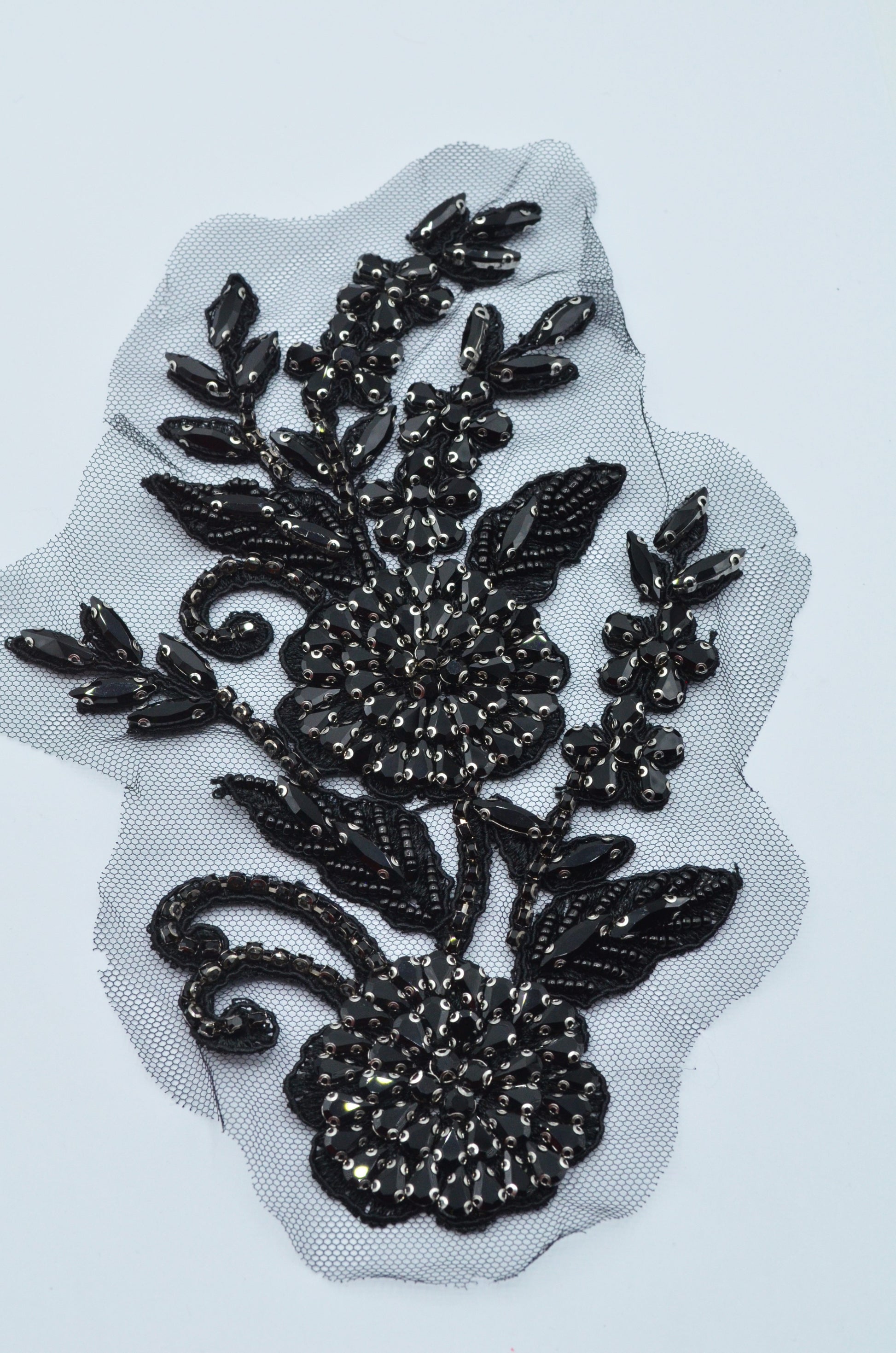 Aplicatie Broderie Pe Tull Cu Pietre 19x13cm, Negru