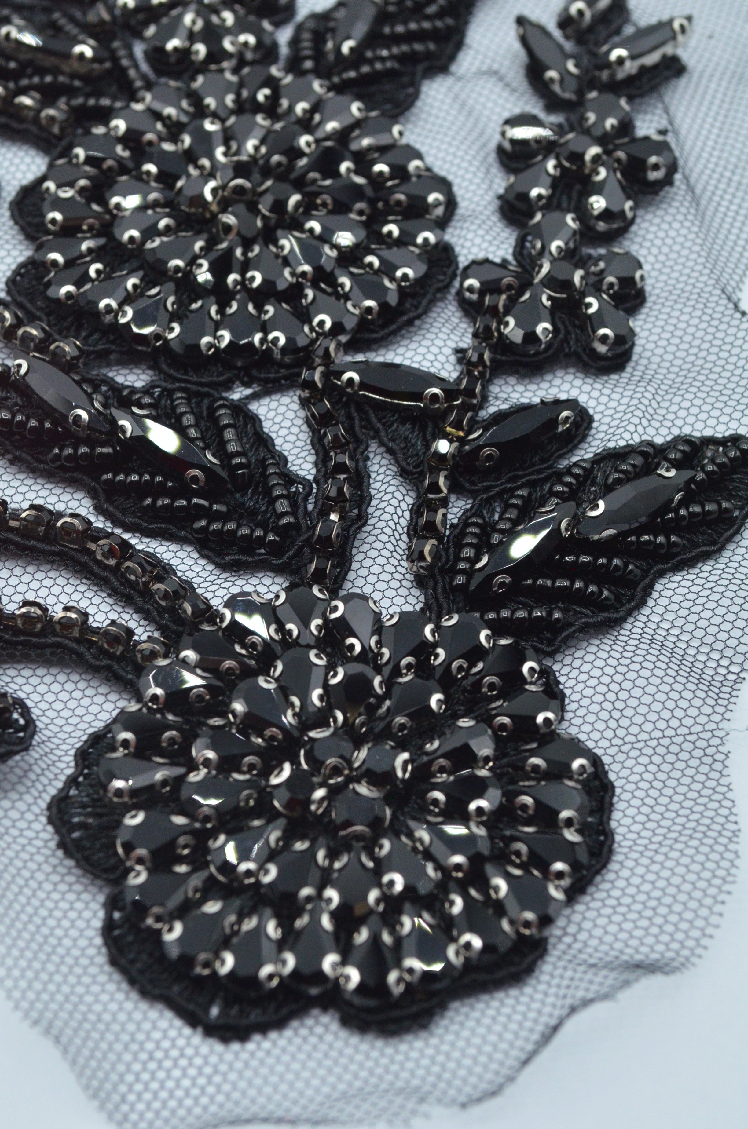 Aplicatie Broderie Pe Tull Cu Pietre 19x13cm, Negru