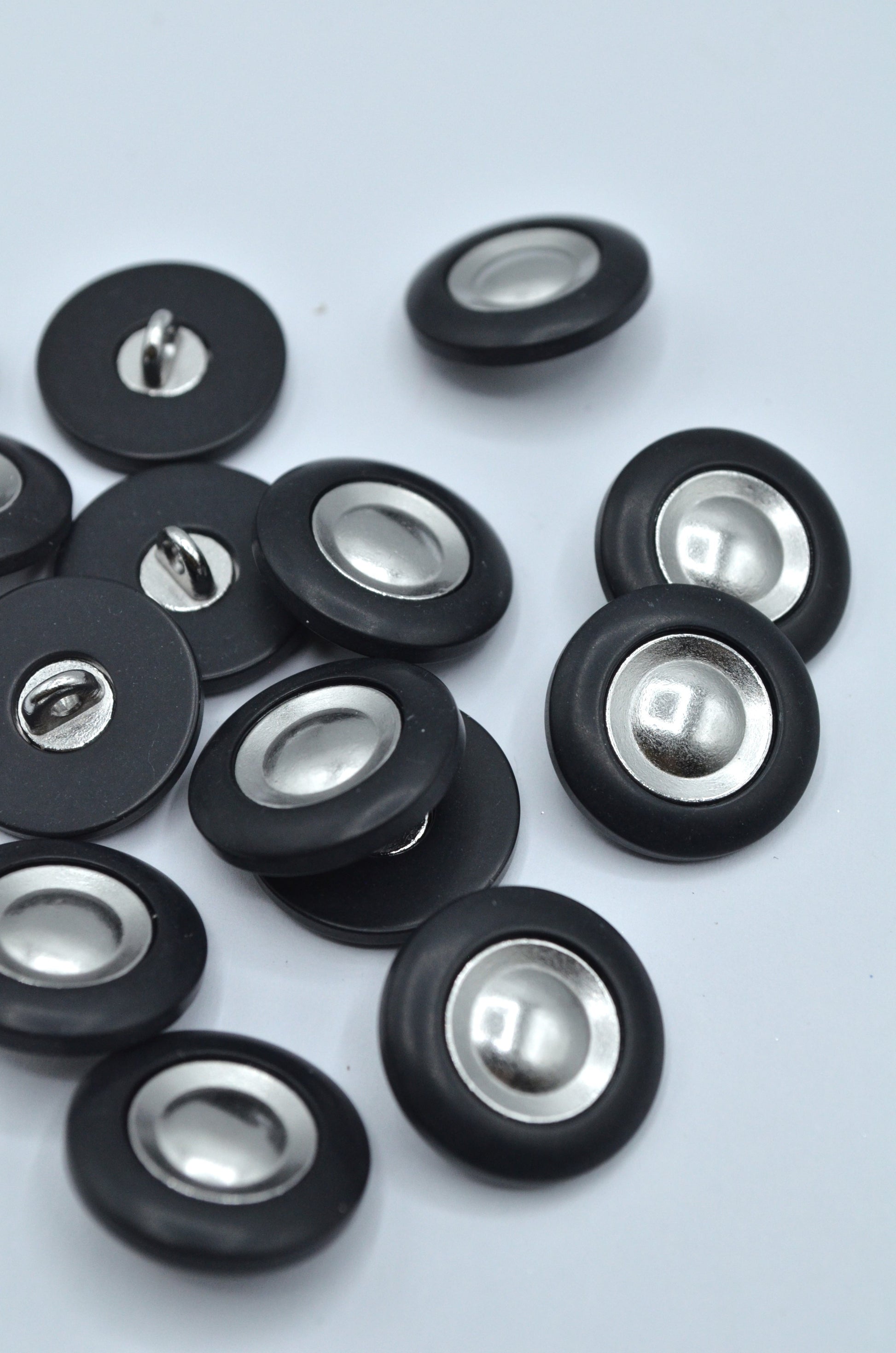 Nasturi Metal Cu Plastic 17mm, Negru