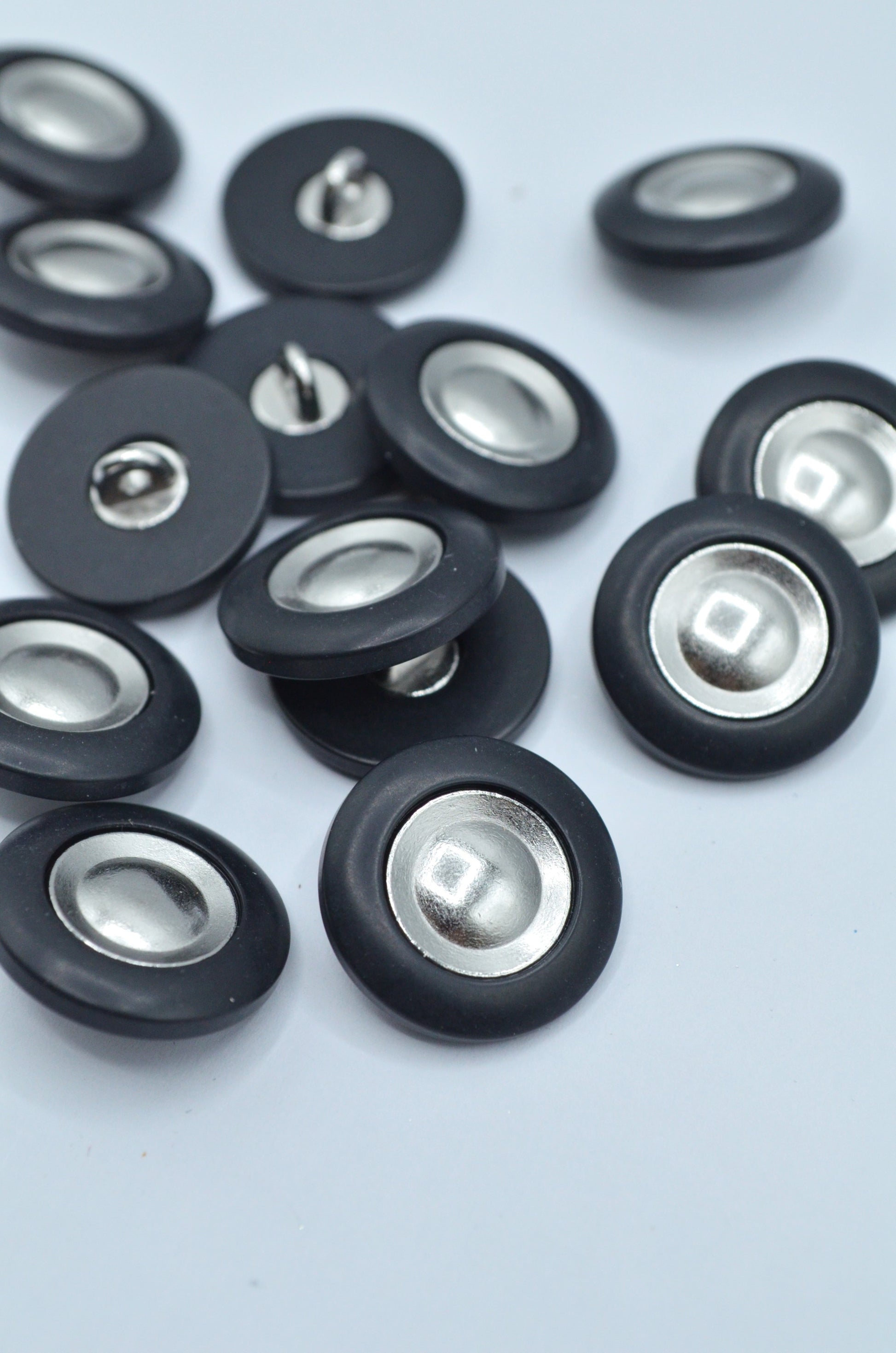Nasturi Metal Cu Plastic 17mm, Negru