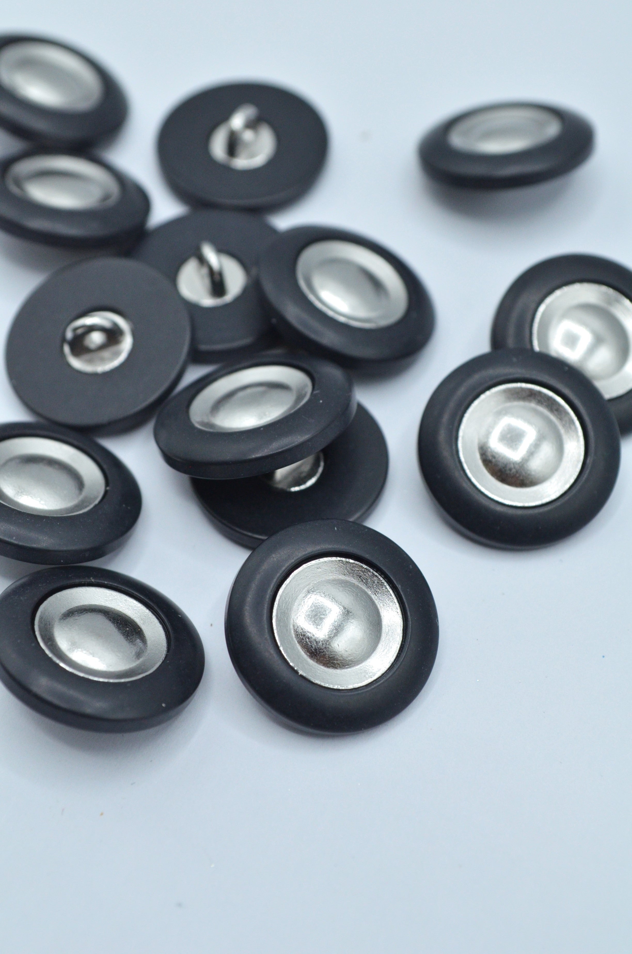Nasturi Metal Cu Plastic 17mm, Negru