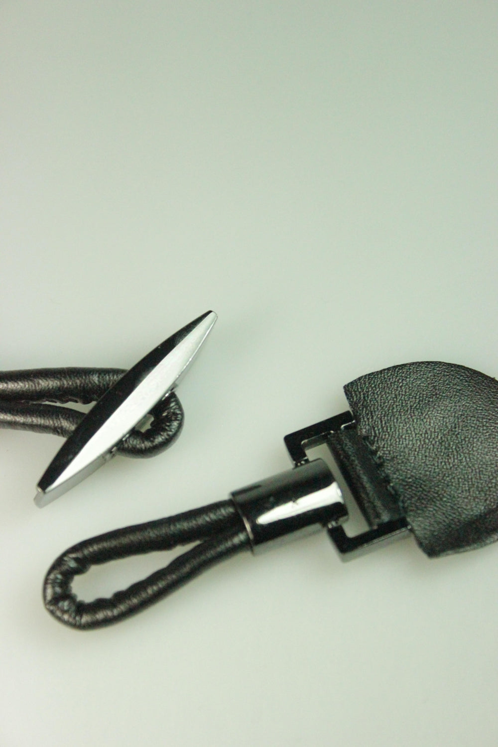 Sistem De Inchidere Din Piele Si Metal, 15cm, Negru