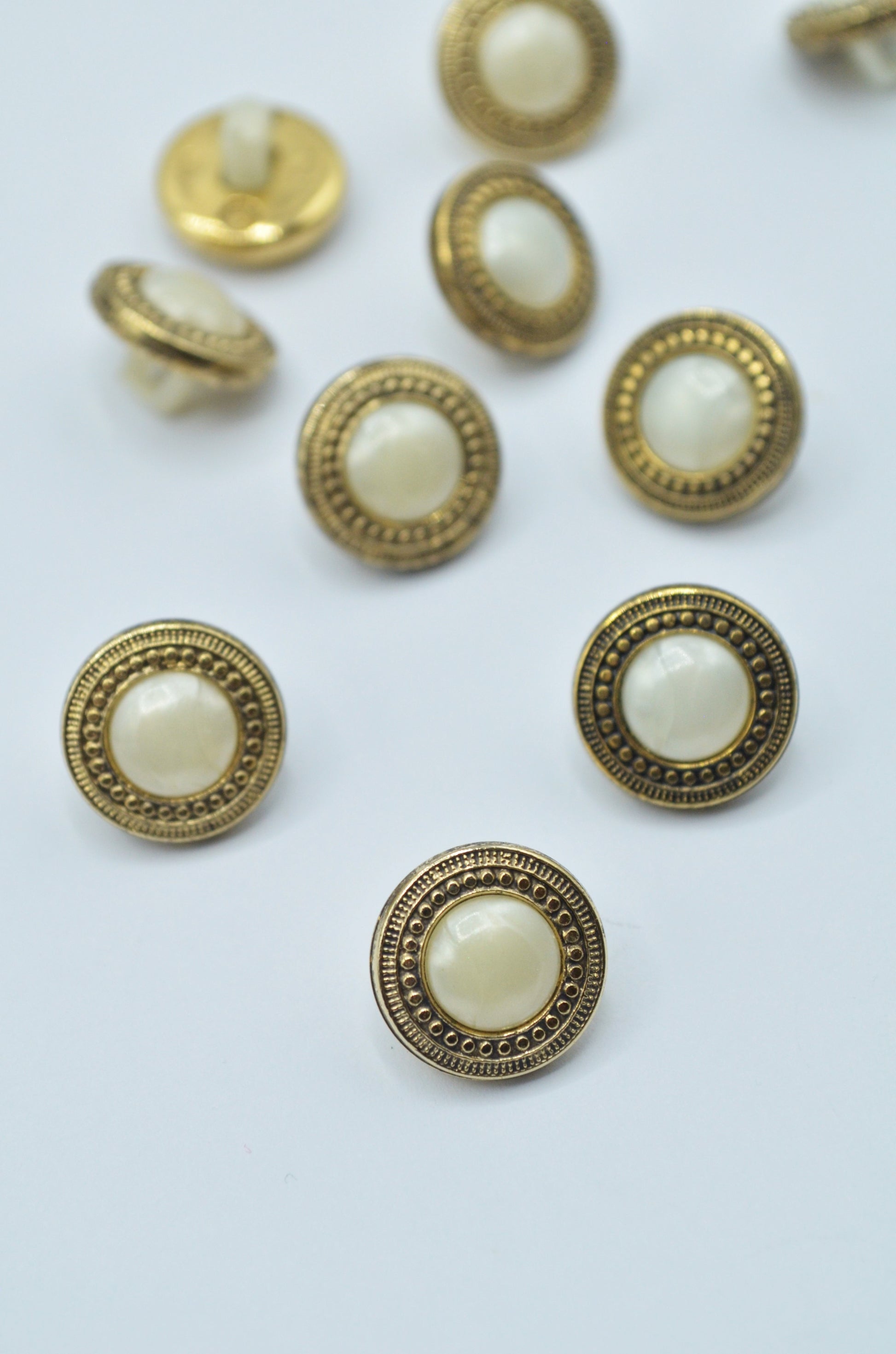 NASTURI DE PLASTIC CU PERLA, 13MM