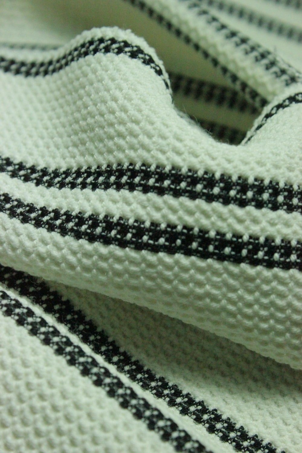 Tricot Elastic. Bleumarin Cu Alb