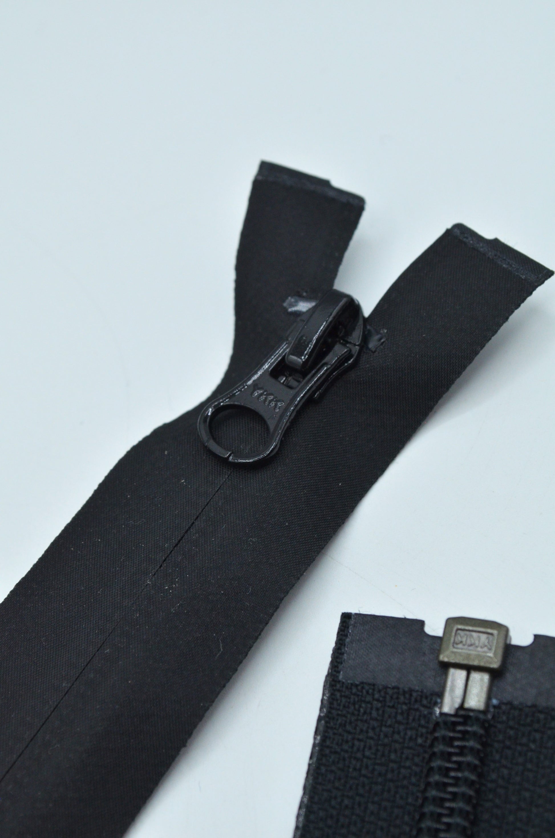 Fermoar De Plastic YKK Impermeabil 67cm, Negru