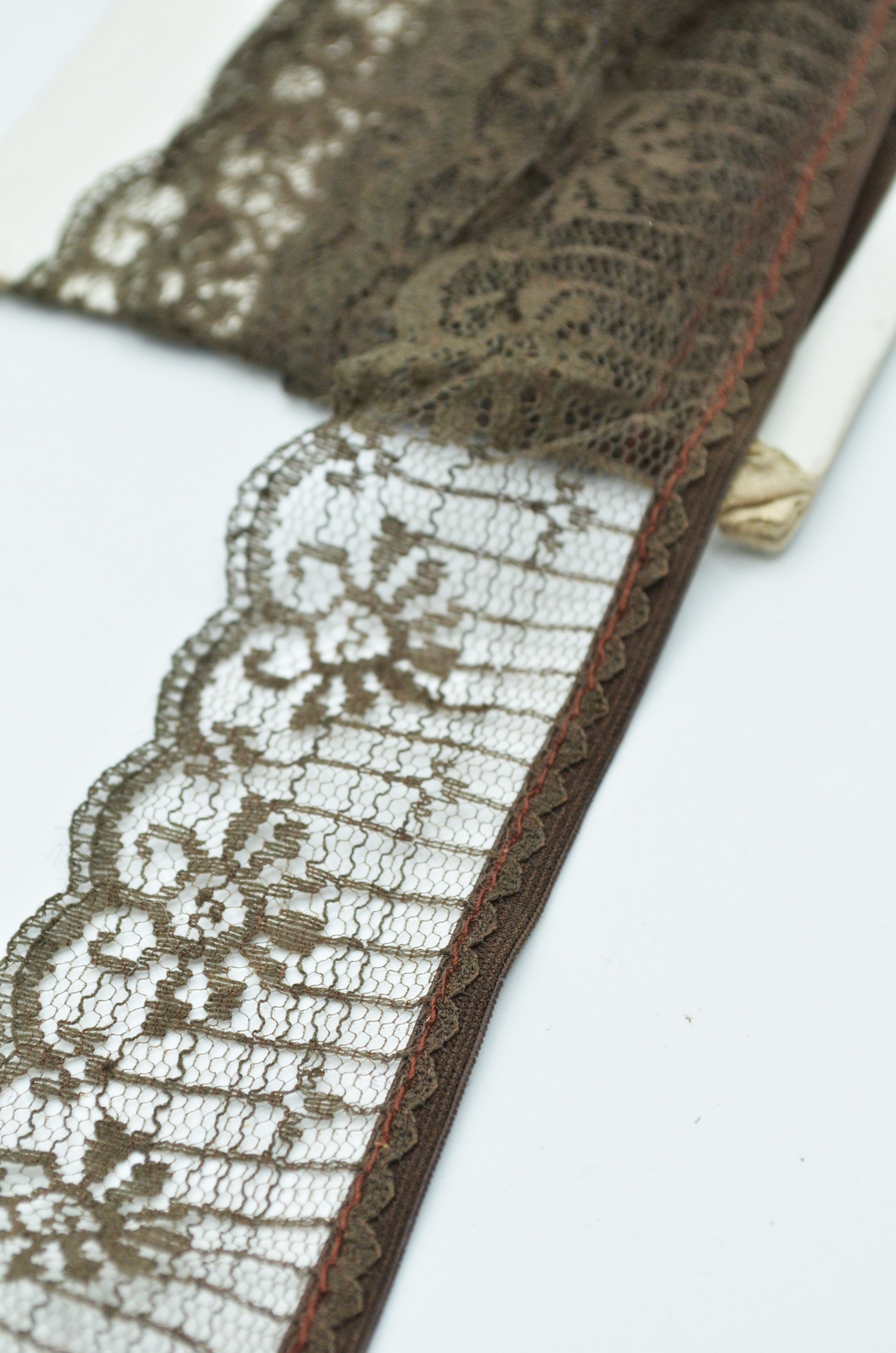 Dantela Volan Cu Elastic, 45mm, Maro