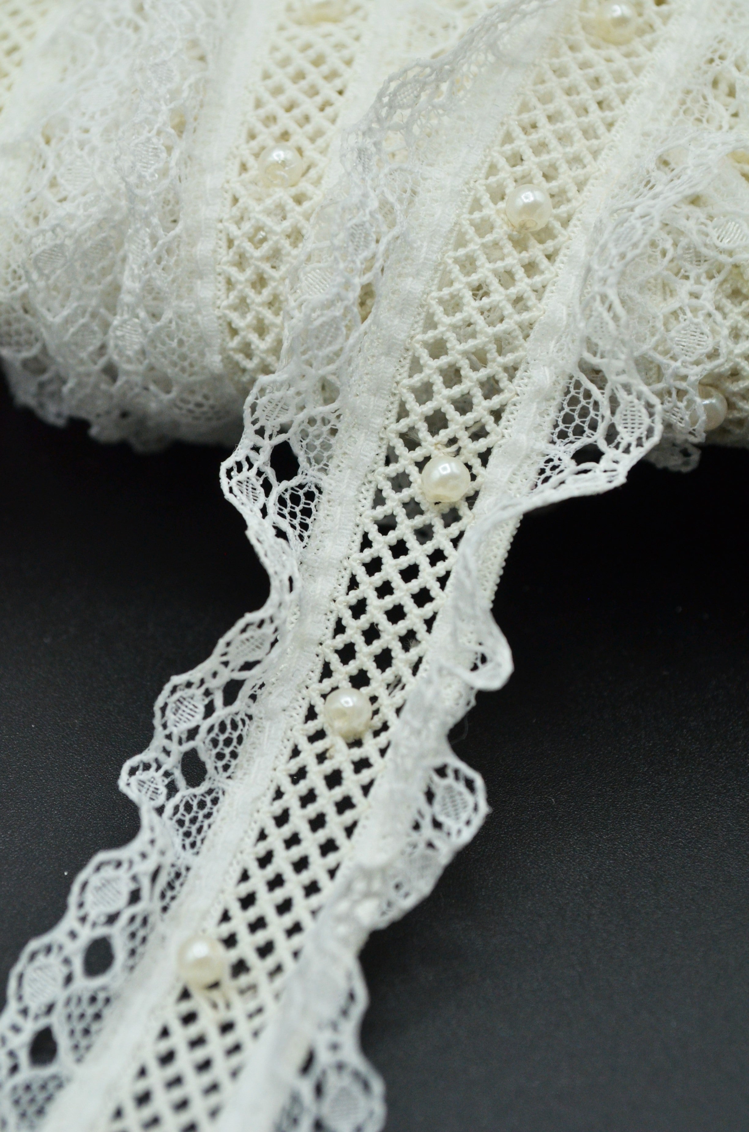 Pasmanterie Elastica Dantelata Cu Perle, 30mm