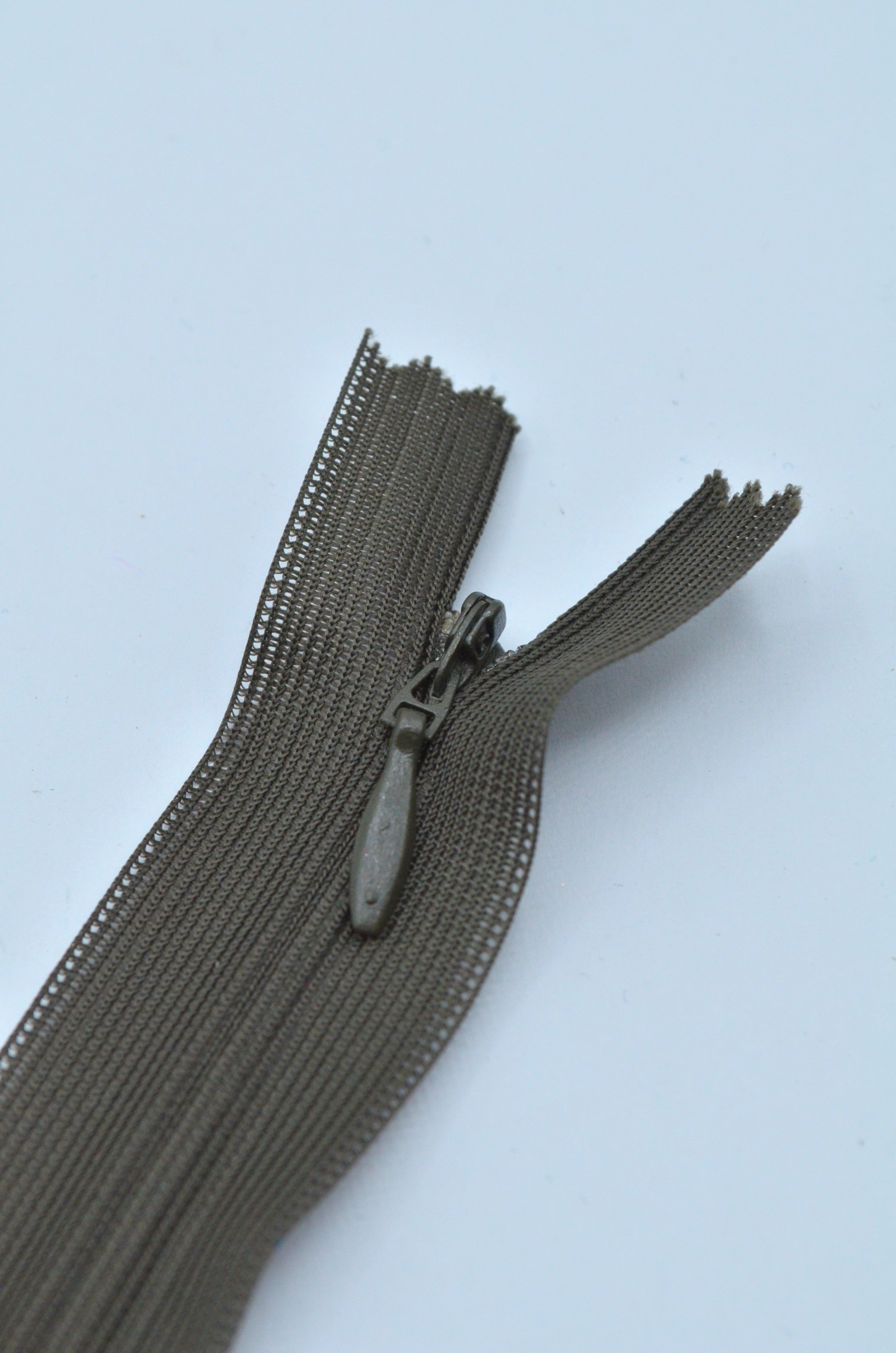 Fermoar Ascuns Pe Relon 20cm, Kaki Inchis