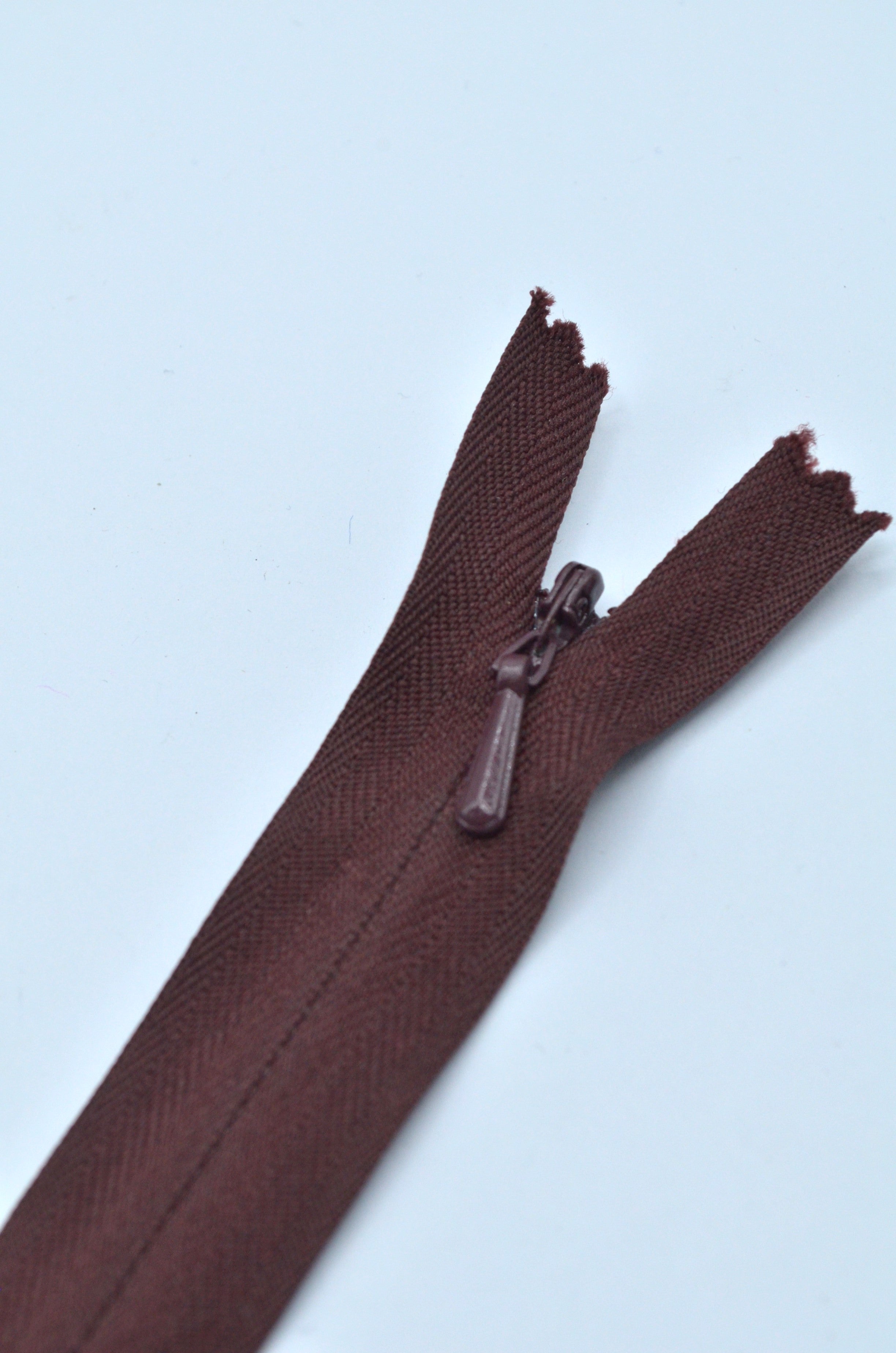 Fermoar Ascuns Pe Panza 19cm, Grena