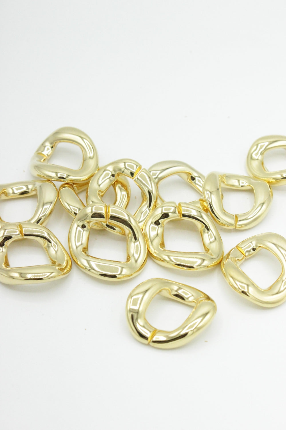 Zale De Plastic, 30 x 32mm Auriu